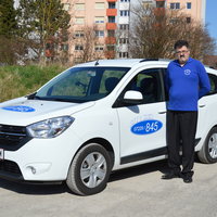 Taxi und Mitarbeiter von City Taxi Haid