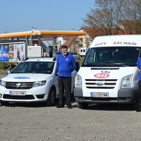 Taxis und Mitarbeiter von City Taxi Haid