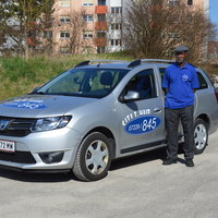 Taxi und Mitarbeiter von City Taxi Haid